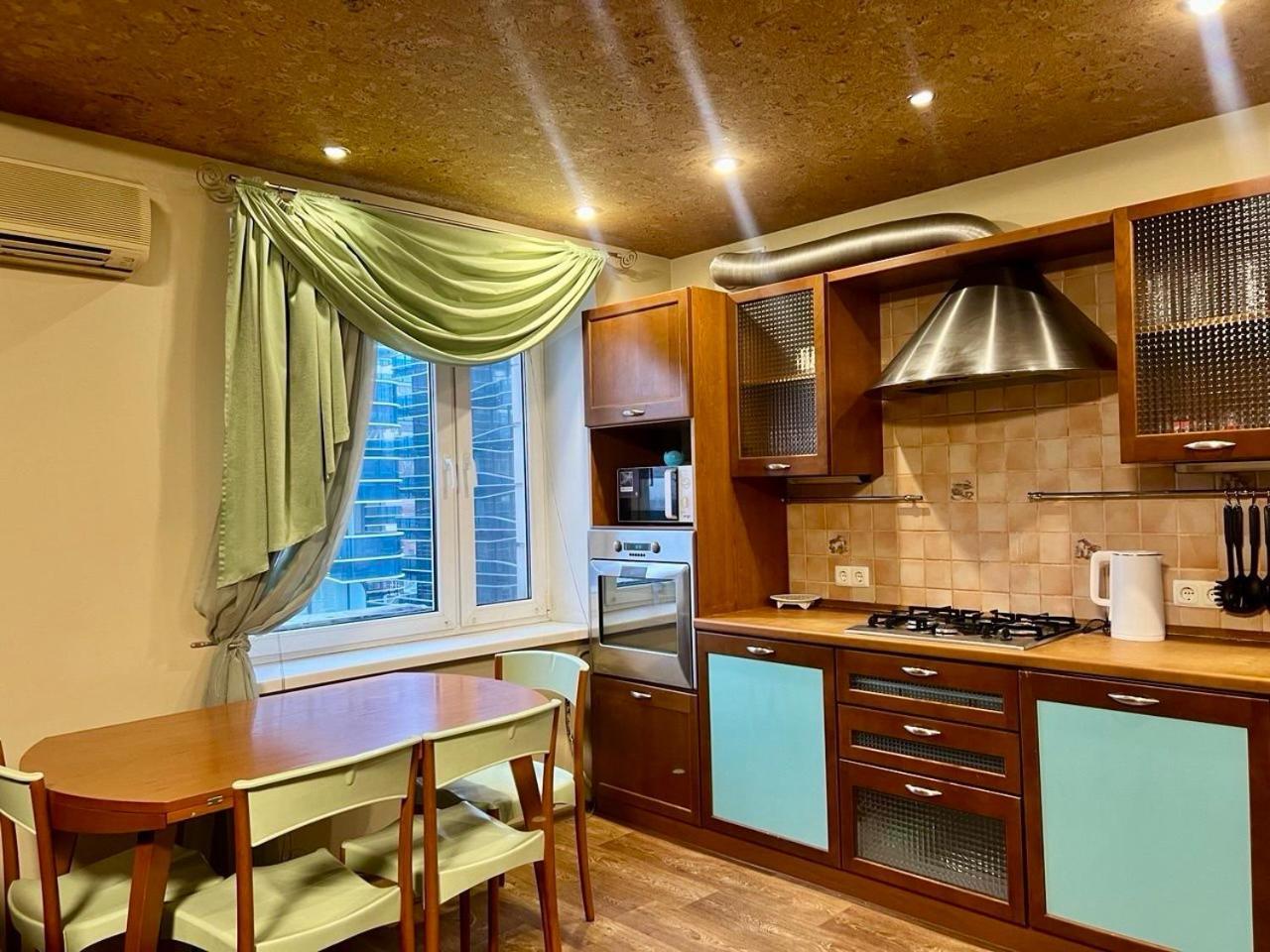 Apartment In The Center Of Kyiv Exterior photo